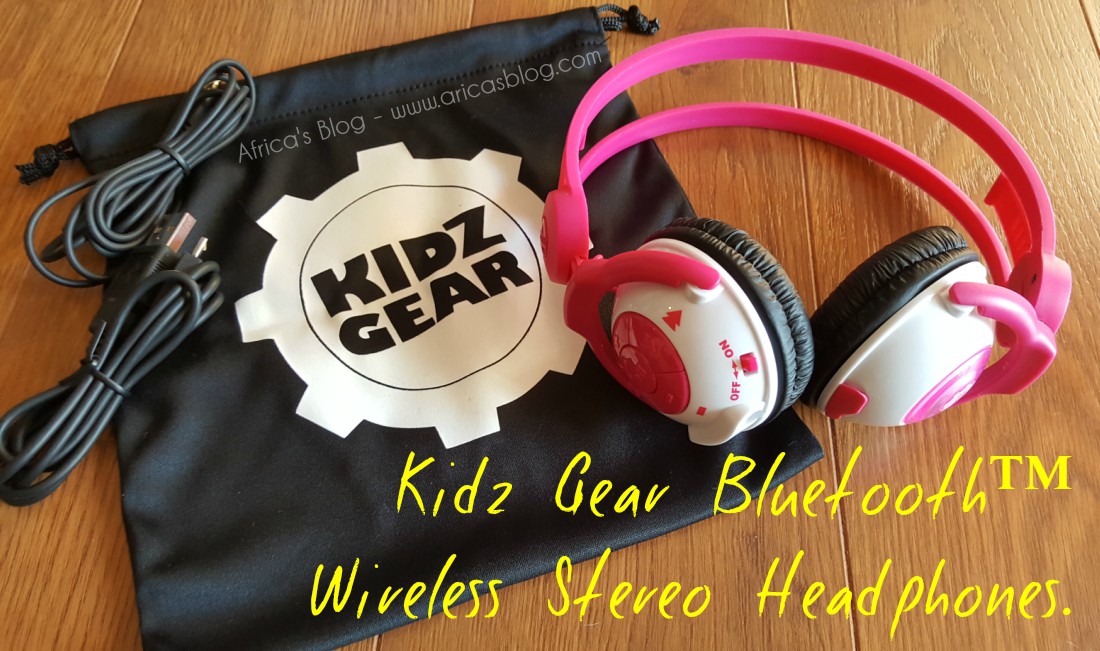 Keeping kids occupied on the plane with Kidz Gear Wireless Headphones!!