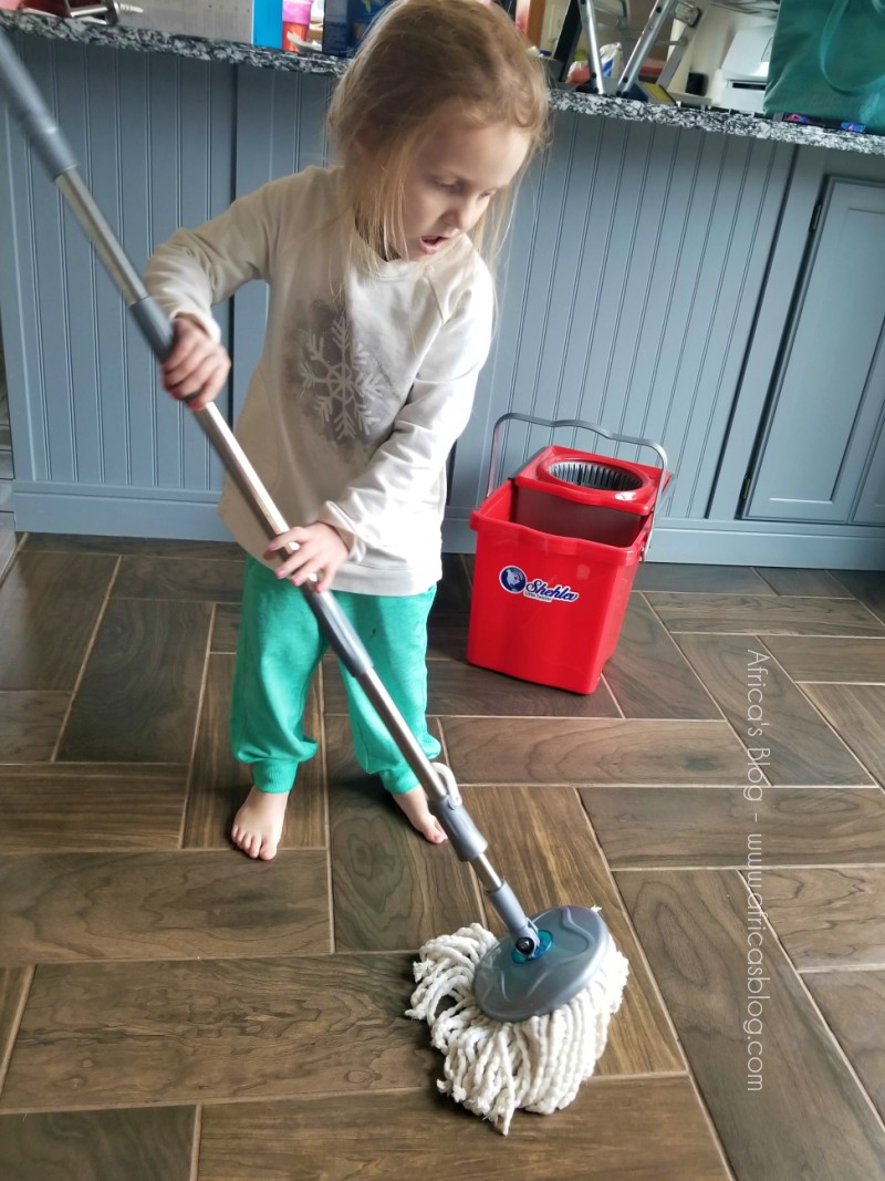 Little Twister Spin Mop – makes mopping EASY! #Holiday2017