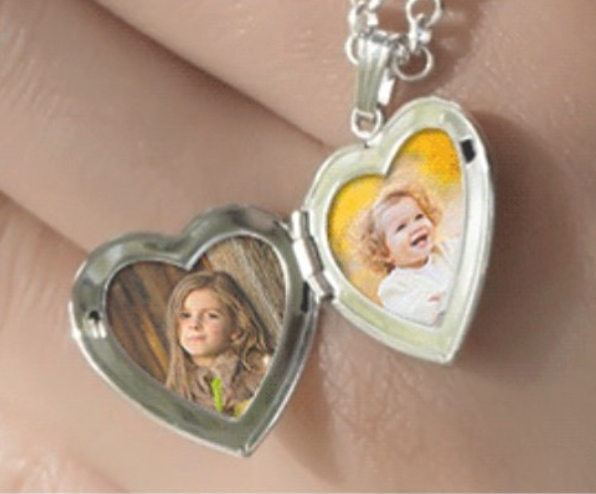 PicturesOnGold .com Holiday Heart Locket Giveaway! $140+ RV! (ends 12/24)